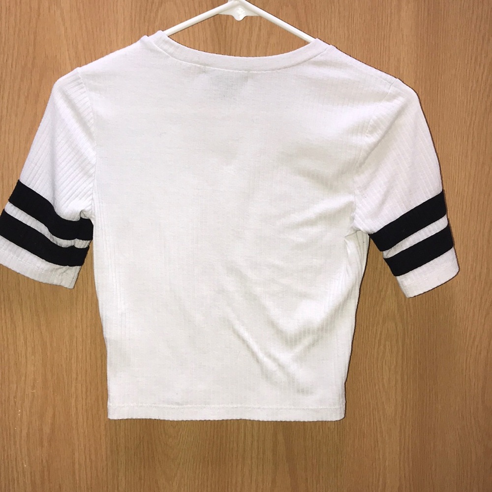 Forever 21 basic tee - Picture 2 of 3